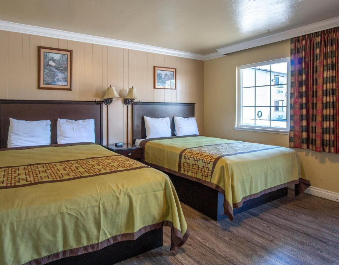 Charm Motel & Suites Burney エクステリア 写真