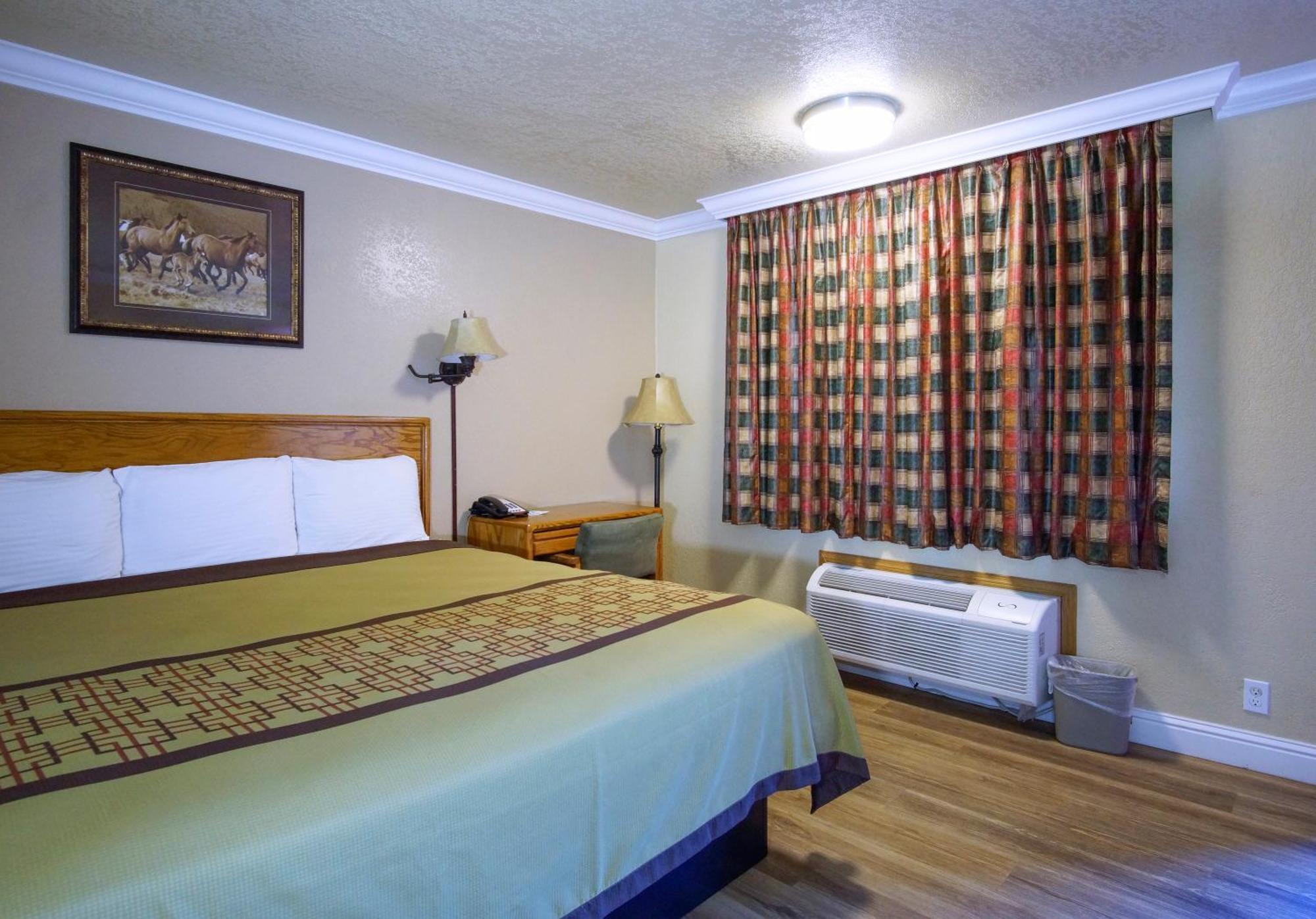 Charm Motel & Suites Burney エクステリア 写真