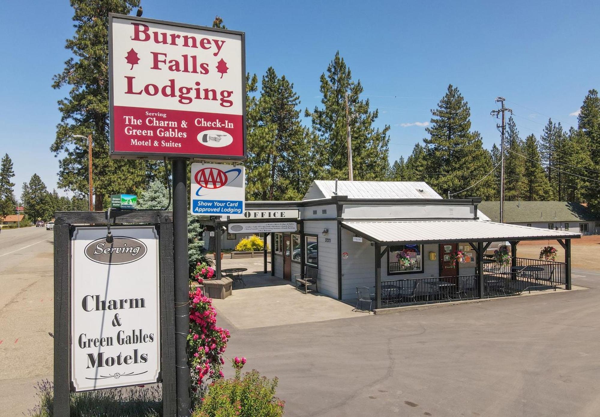 Charm Motel & Suites Burney エクステリア 写真