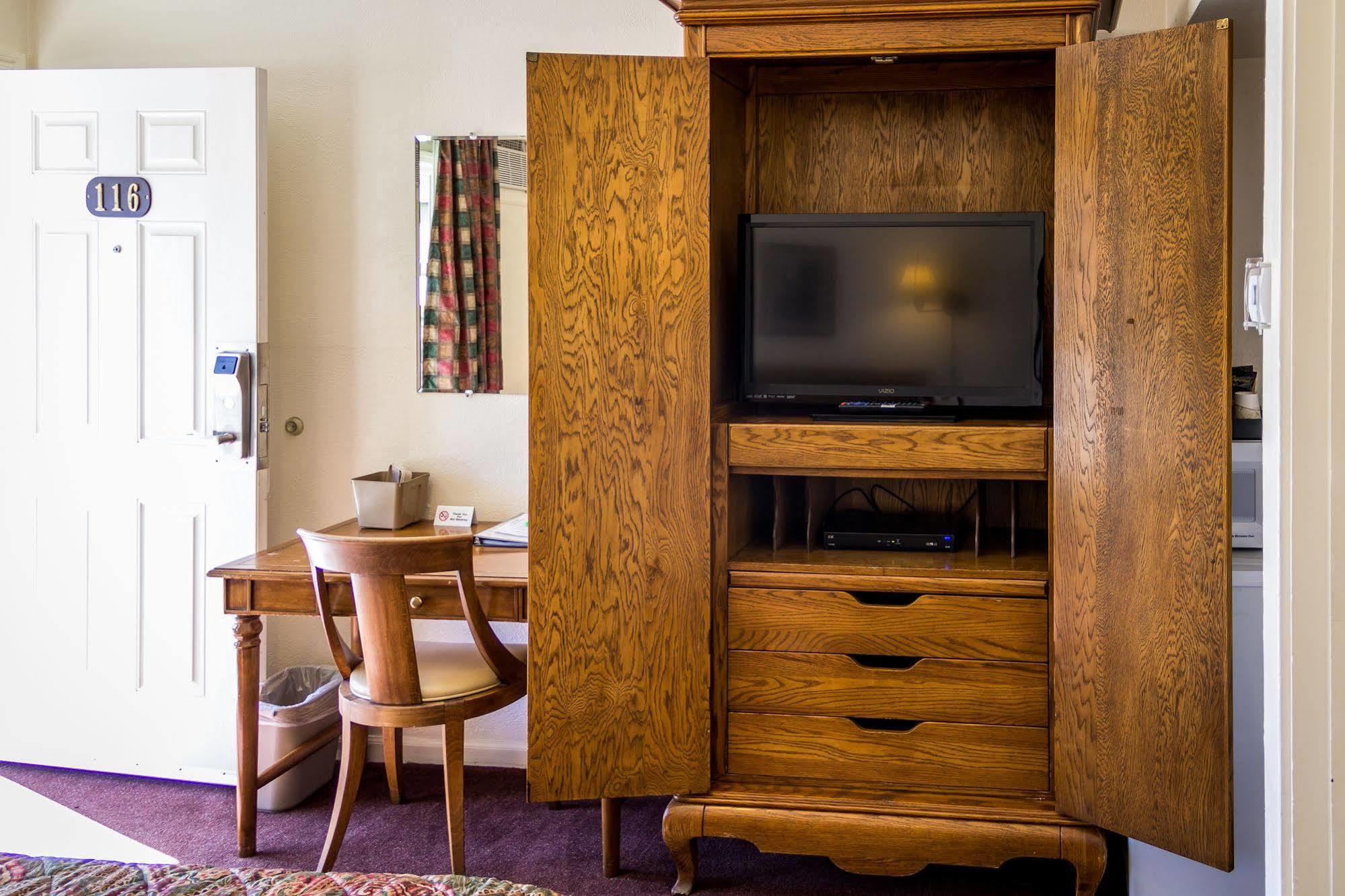 Charm Motel & Suites Burney エクステリア 写真