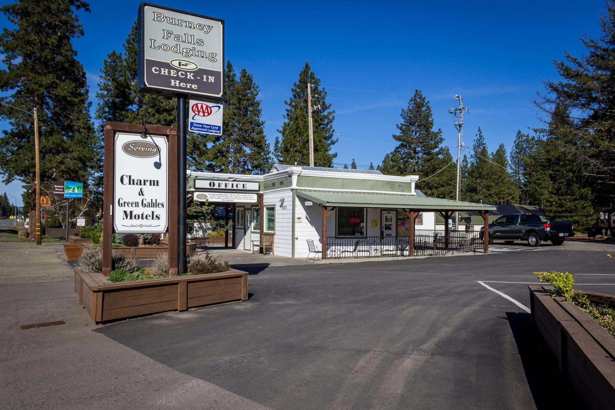 Charm Motel & Suites Burney エクステリア 写真