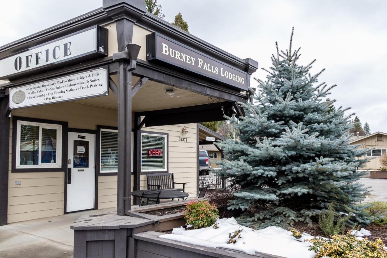 Charm Motel & Suites Burney エクステリア 写真